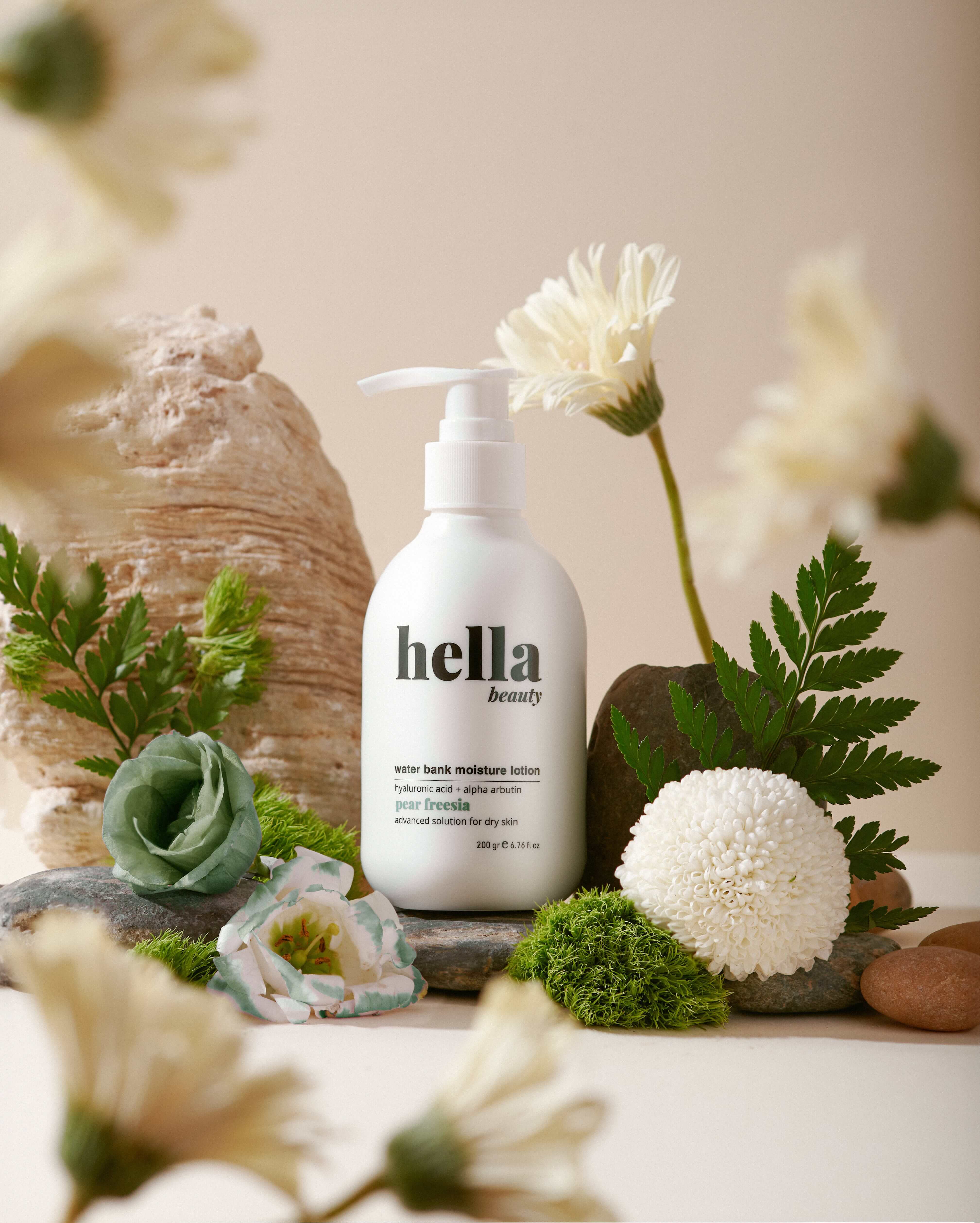 Kem Body trắng da Alpha Arbutin Pear Freesia Hella Beauty 200g