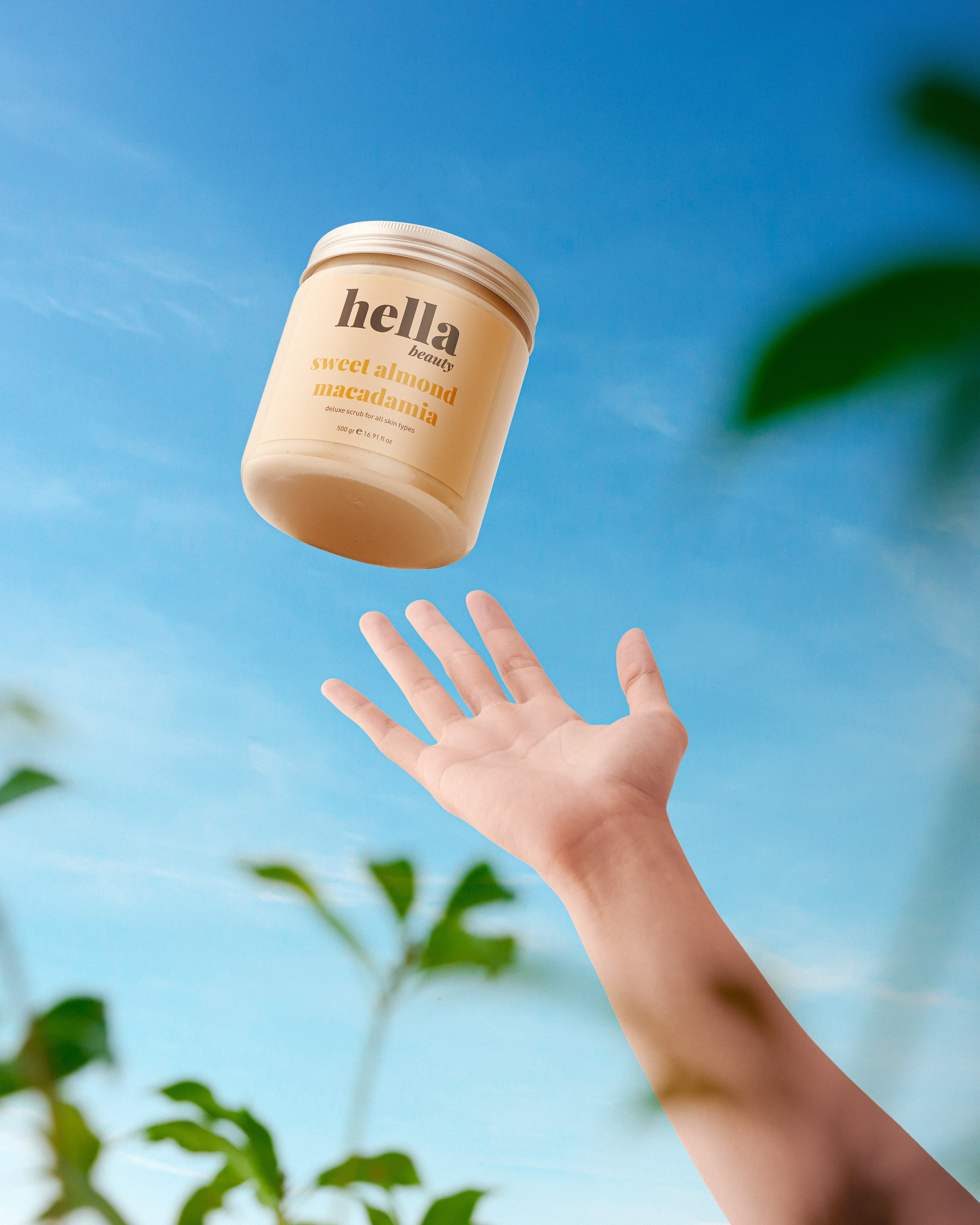 Tẩy Tế Bào Chết Body Hạnh Nhân Macca Hella Beauty 500g